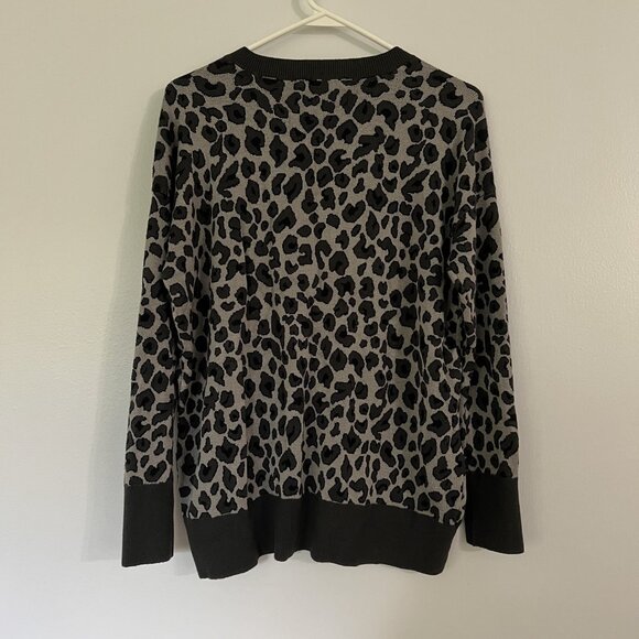 Isaac Mizrahi Sweater Large Grey Black Leopard Crew Neck Pullover Chic Modern - Picture 3 of 3